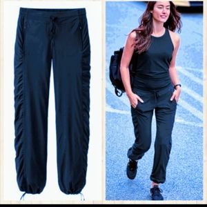 Marika lightweight navy blue joggers like new